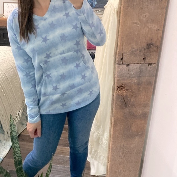 Above and beyond blue hooded cozy top size medium - Picture 4 of 6